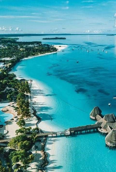 Turquoise waters of a tropical beach